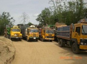 Truck activities outside Port Comilla 2-F800x600